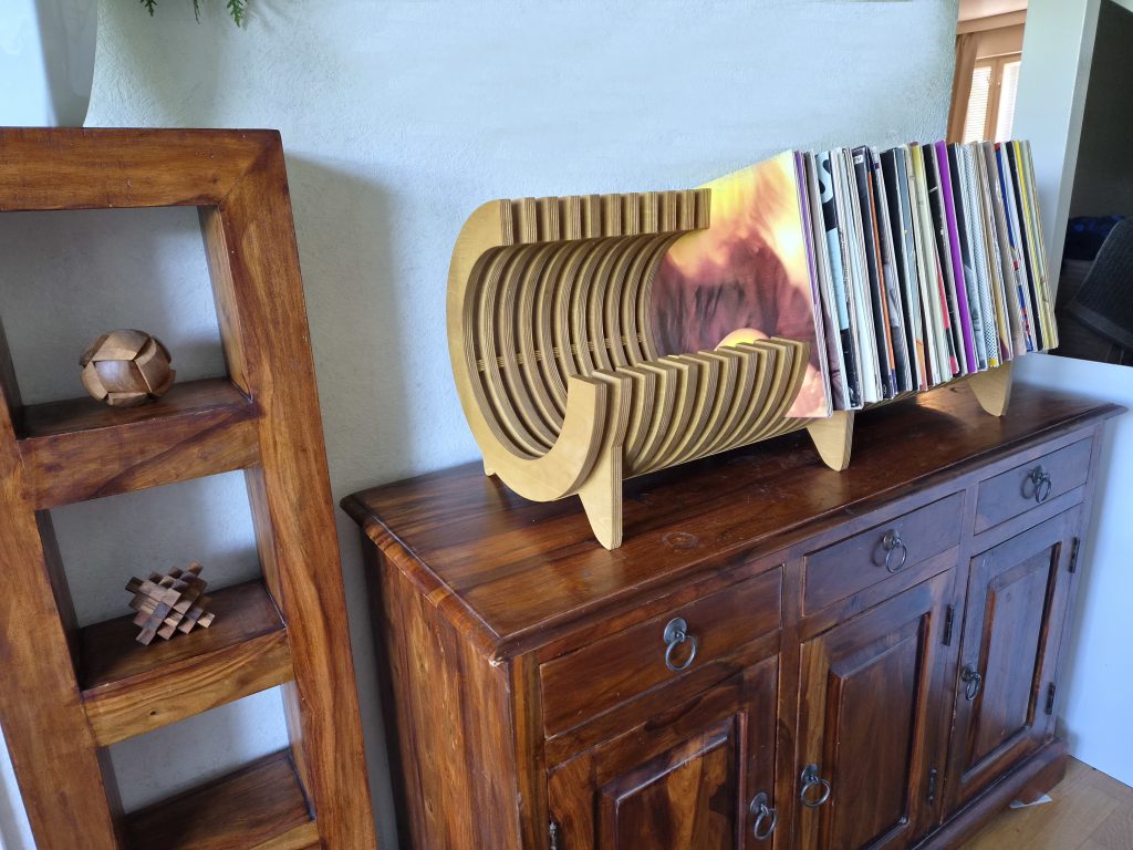 Parametrinen Lounge LP-levyteline Osmon Tammi puuvaha