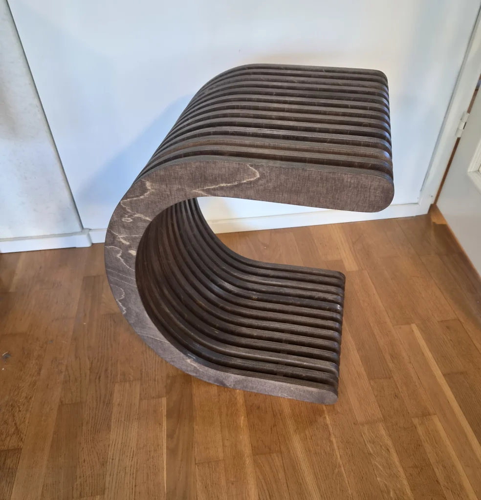 C-yöpöytä sisällä